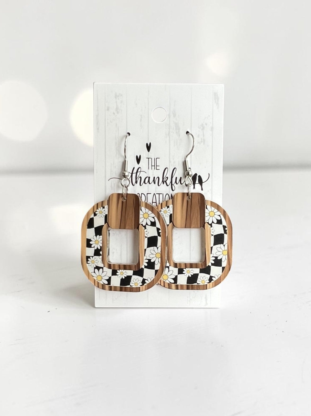 Checkered Daisy Earrings – Trendy Handmade Acrylic Dangles